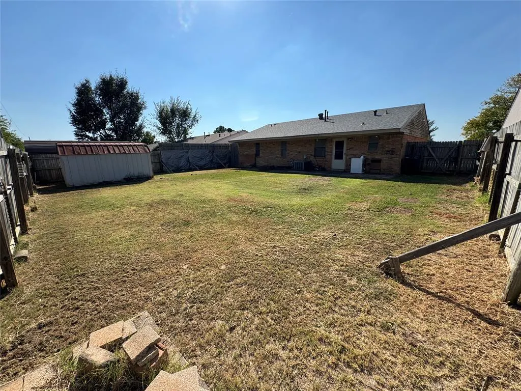 Photo 17 — 1607 Fieldstone, Tecumseh, OK 74873
