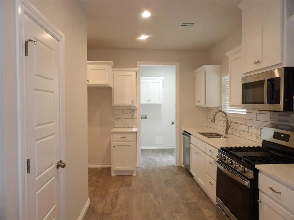 Photo 2 — 1737 NE 11th Street, Oklahoma City, OK 73117