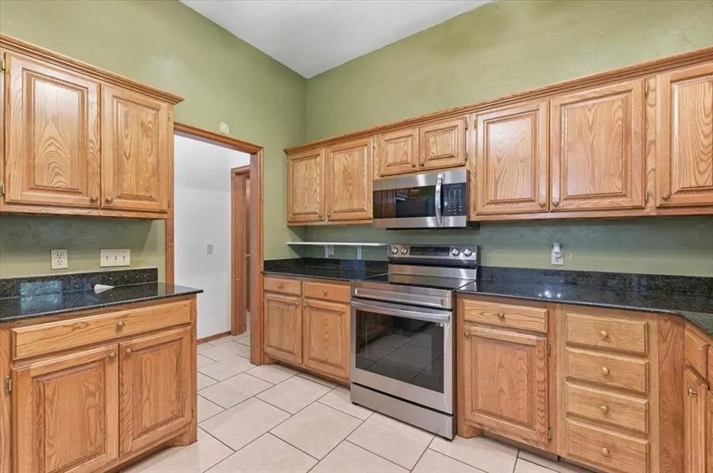 Photo 7 — 14674 Fontella Lane, Edmond, OK 73034