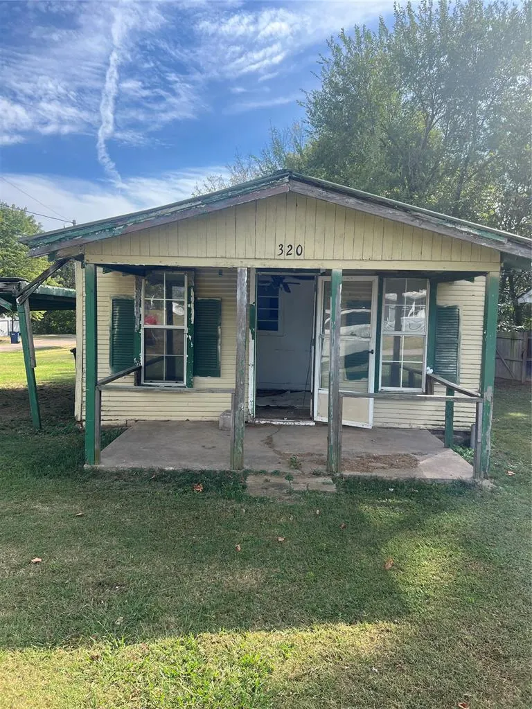 Front exterior — 320 E 1st Street, Stroud, OK 74079