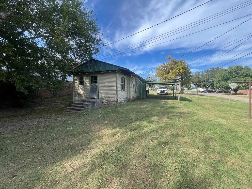 Photo 7 — 320 E 1st Street, Stroud, OK 74079
