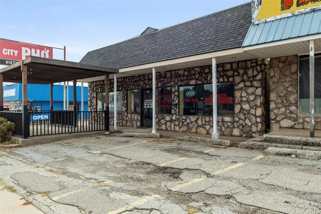 Photo 2 — 327 S Green Avenue, Purcell, OK 73080