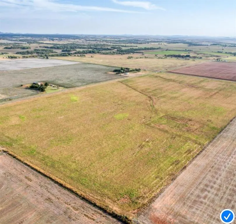 Photo 5 — 10 South County Road 206- Veteran's Drive, Altus, OK 73521