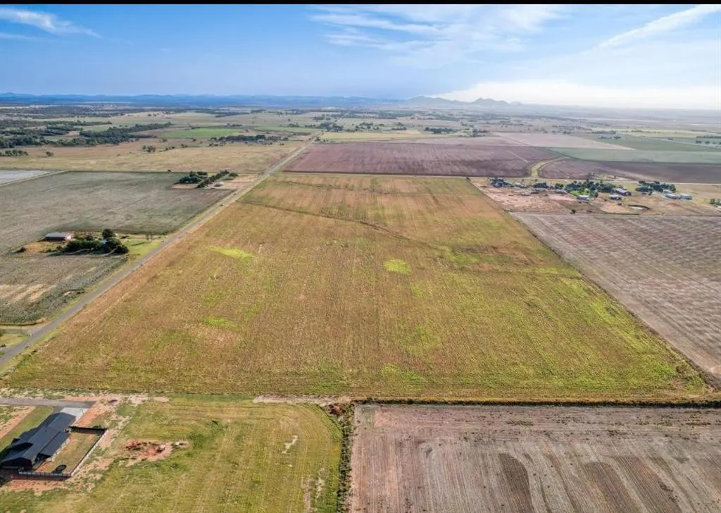 Photo 6 — 10 South County Road 206- Veteran's Drive, Altus, OK 73521