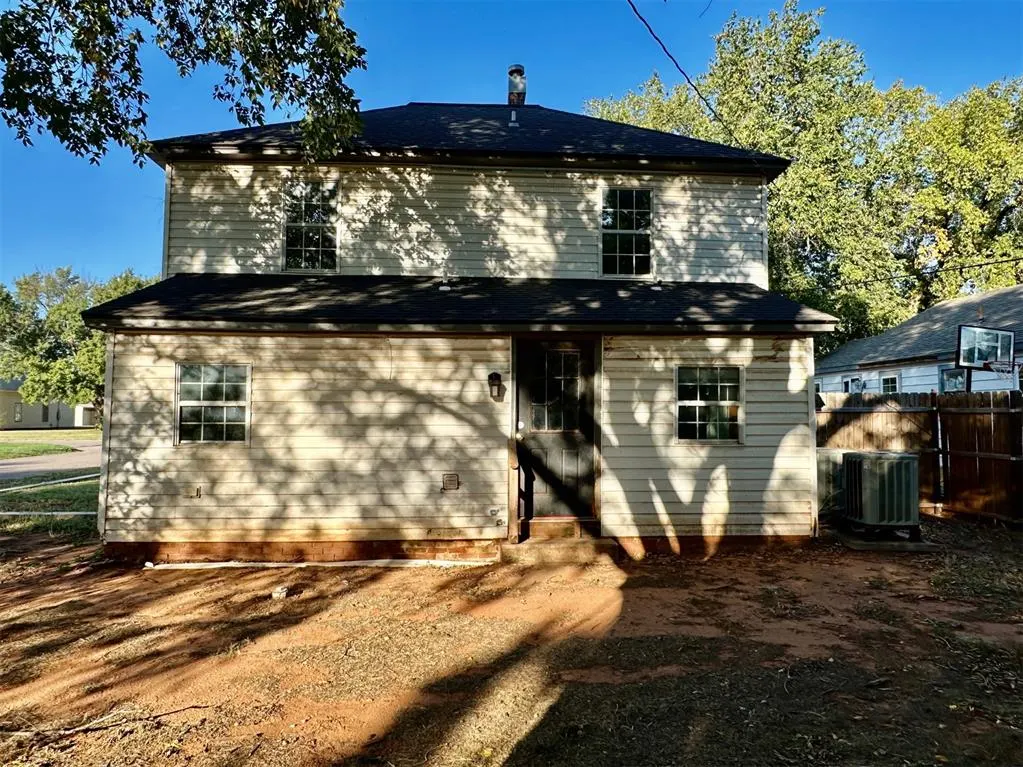 Photo 2 — 502 N Main Street, Elk City, OK 73644