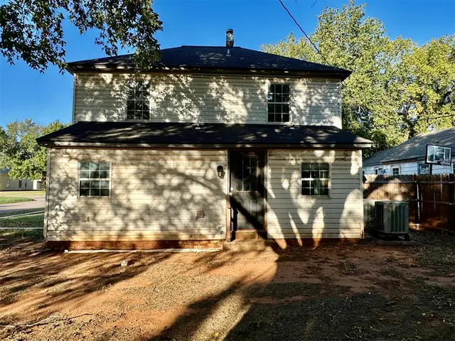 Photo 2 — 502 N Main Street, Elk City, OK 73644