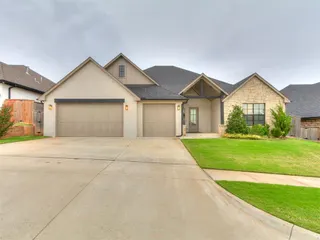 Sold home at 809 Fox Hollow Drive