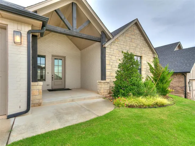 Photo 2 — 809 Fox Hollow Drive, Norman, OK 73069