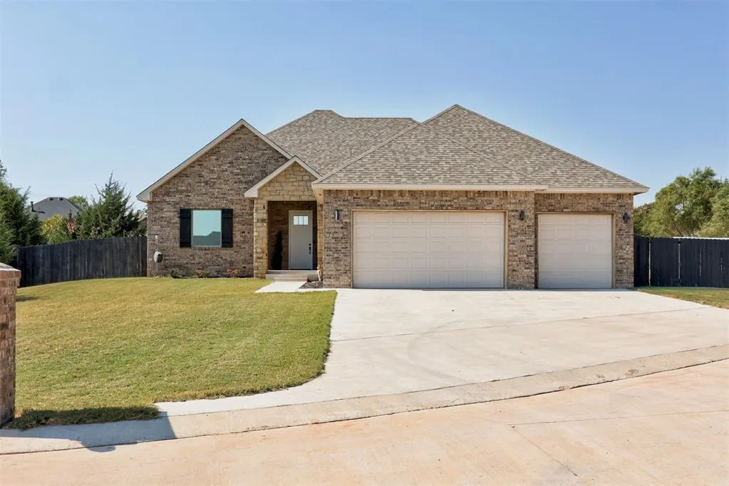 Front exterior — 11301 White Tail Ridge, Guthrie, OK 73044