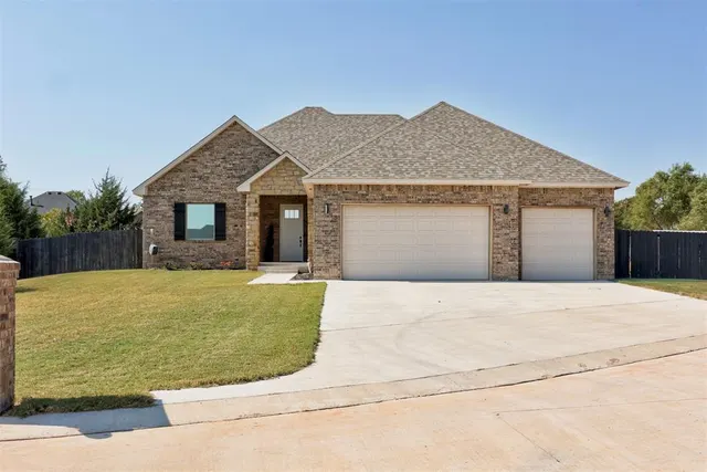 Front exterior — 11301 White Tail Ridge, Guthrie, OK 73044