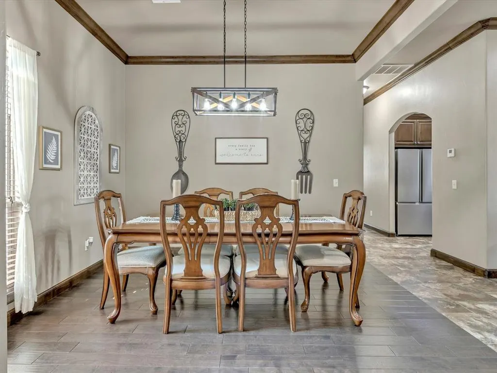 Photo 4 — 5504 St James Place, Oklahoma City, OK 73179