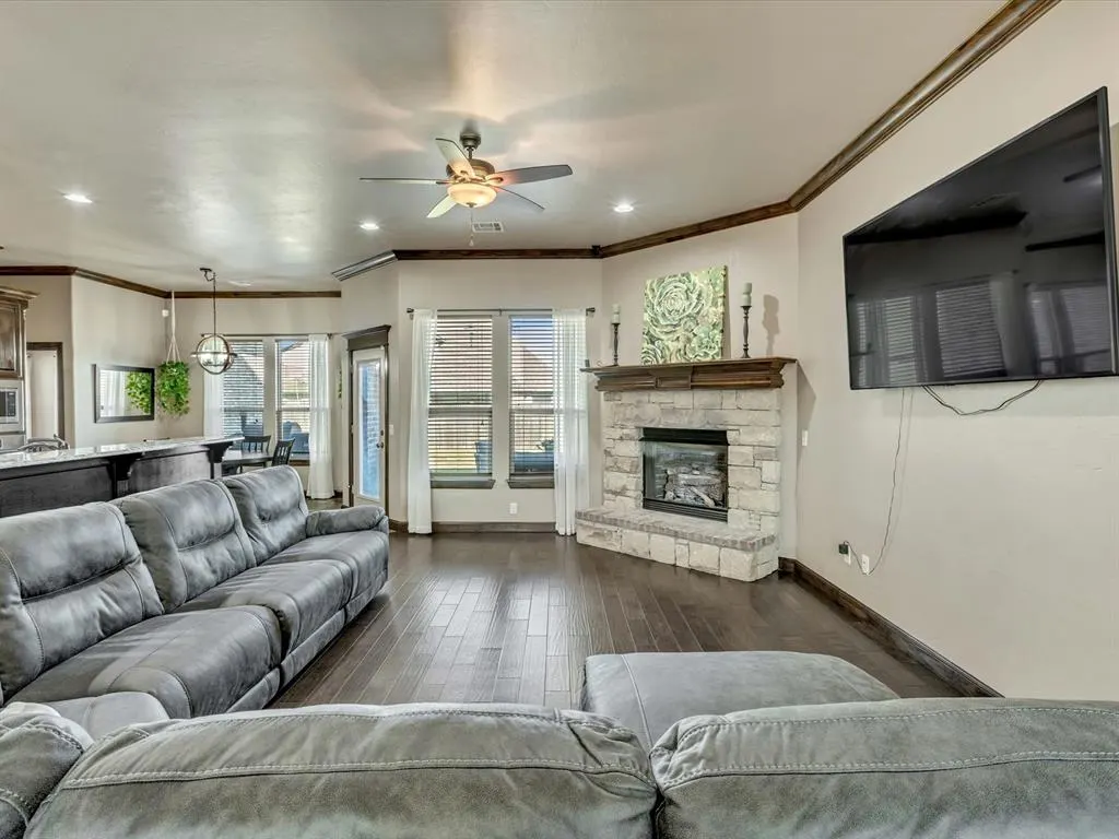 Photo 5 — 5504 St James Place, Oklahoma City, OK 73179