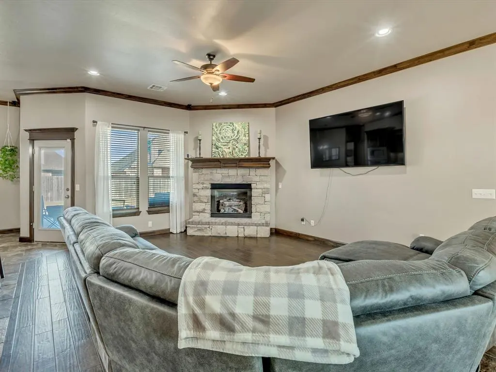 Photo 6 — 5504 St James Place, Oklahoma City, OK 73179