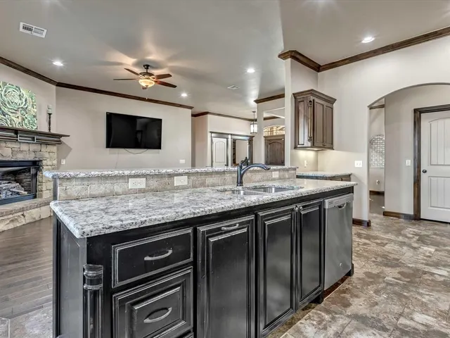 Photo 8 — 5504 St James Place, Oklahoma City, OK 73179