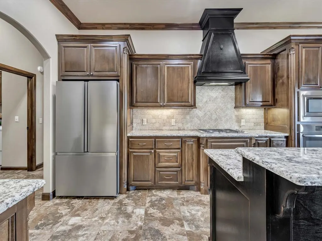 Photo 11 — 5504 St James Place, Oklahoma City, OK 73179