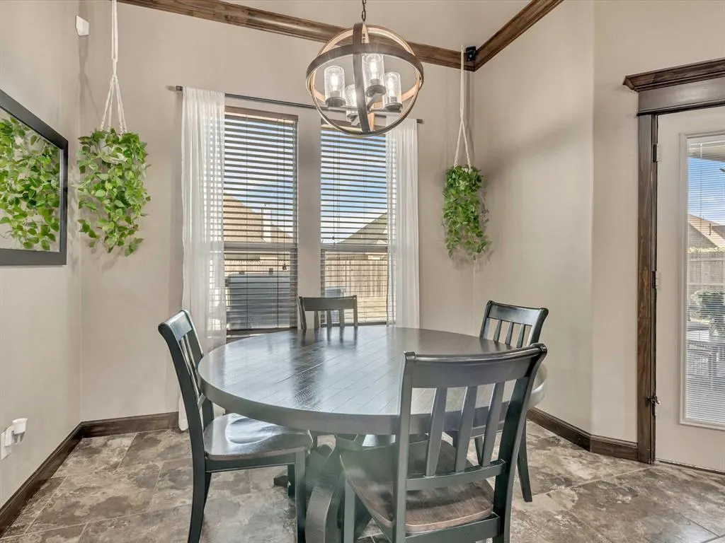 Photo 12 — 5504 St James Place, Oklahoma City, OK 73179