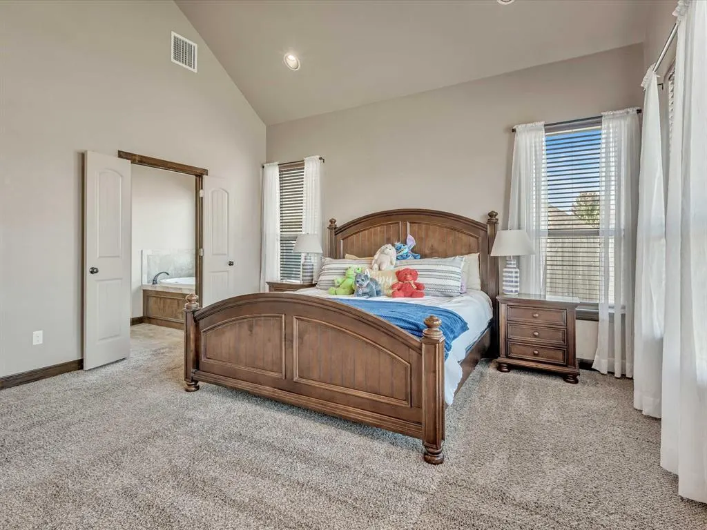 Photo 15 — 5504 St James Place, Oklahoma City, OK 73179