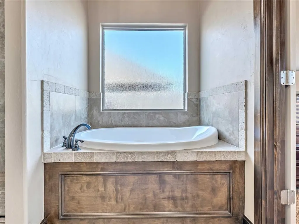 Photo 19 — 5504 St James Place, Oklahoma City, OK 73179