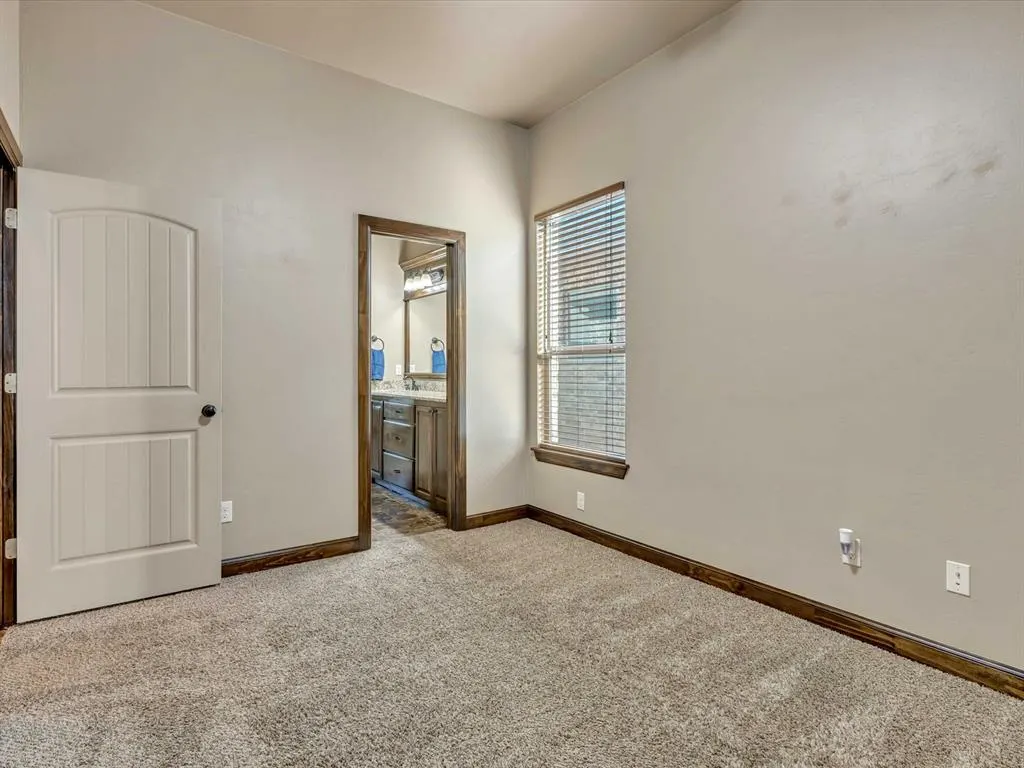 Photo 22 — 5504 St James Place, Oklahoma City, OK 73179