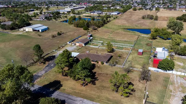 Photo 2 — 5807 Bluewater Road, Oklahoma City, OK 73165