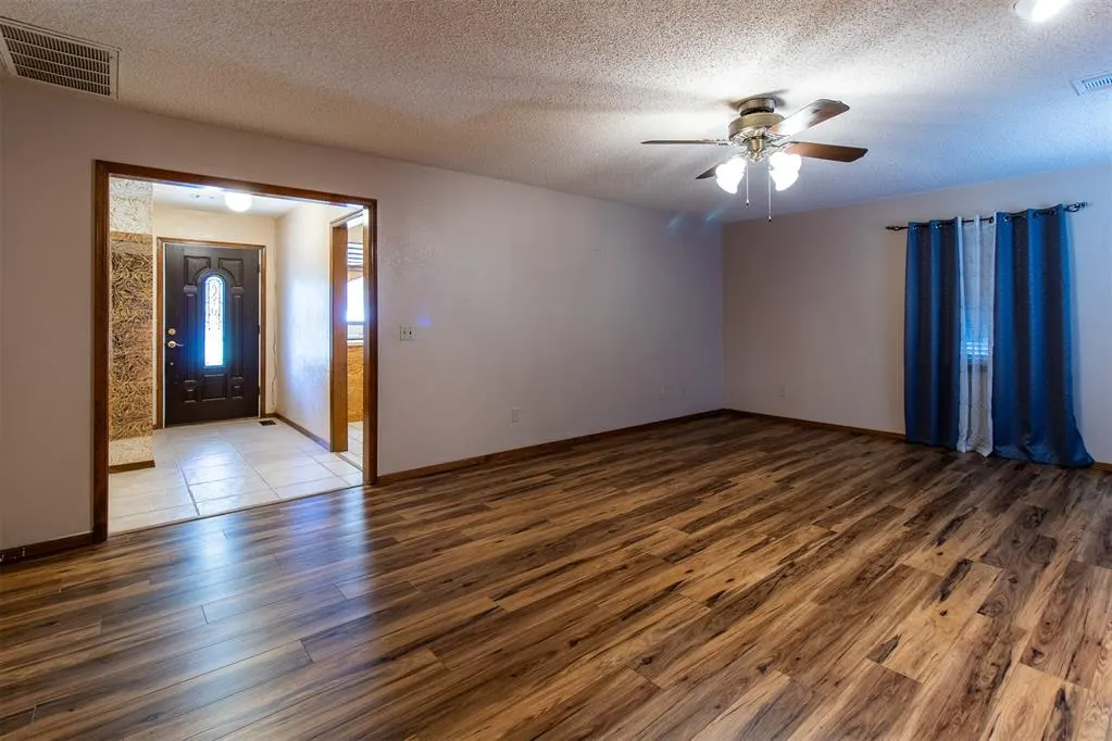 Photo 9 — 5807 Bluewater Road, Oklahoma City, OK 73165
