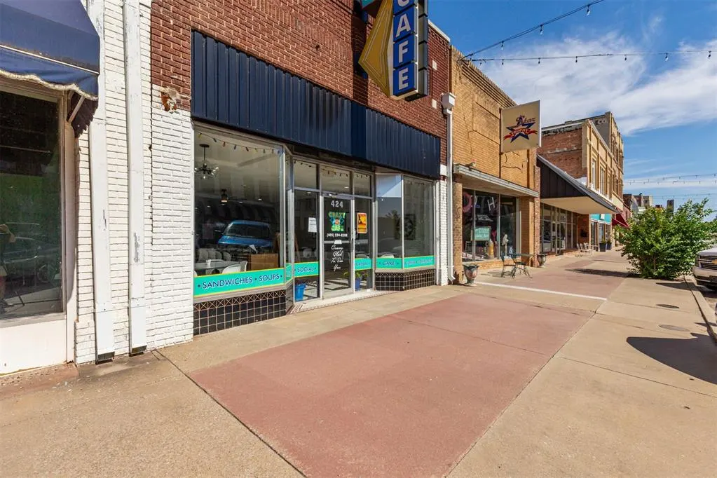 Photo 3 — 424 W Chickasha Avenue, Chickasha, OK 73018