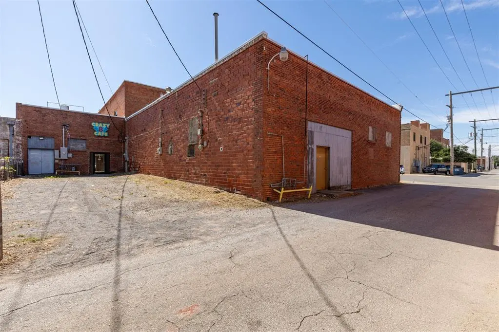 Photo 31 — 424 W Chickasha Avenue, Chickasha, OK 73018