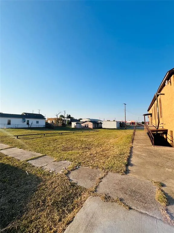 Photo 4 — 104 W Walnut Avenue, Seminole, OK 74868