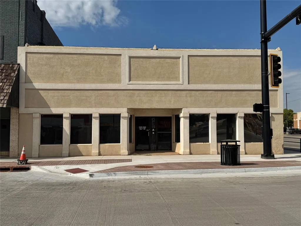 Front exterior — 121 N Main Street, Elk City, OK 73644
