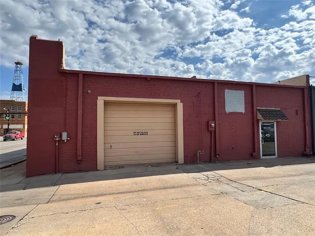 Photo 3 — 121 N Main Street, Elk City, OK 73644