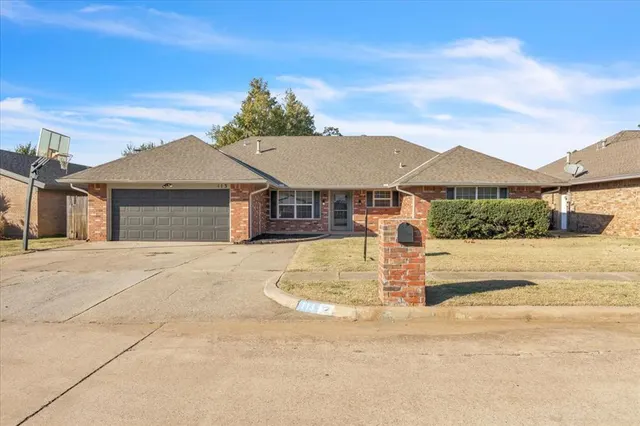 Photo 2 — 113 SW 99th Street, Oklahoma City, OK 73139