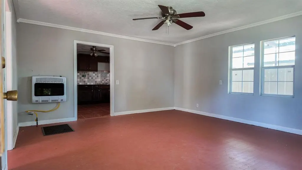 Photo 5 — 616 S 11th Street, Clinton, OK 73601