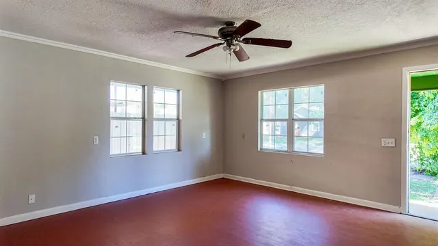 Photo 6 — 616 S 11th Street, Clinton, OK 73601