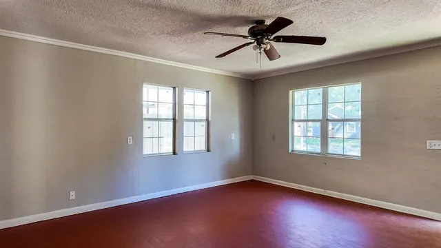 Photo 7 — 616 S 11th Street, Clinton, OK 73601