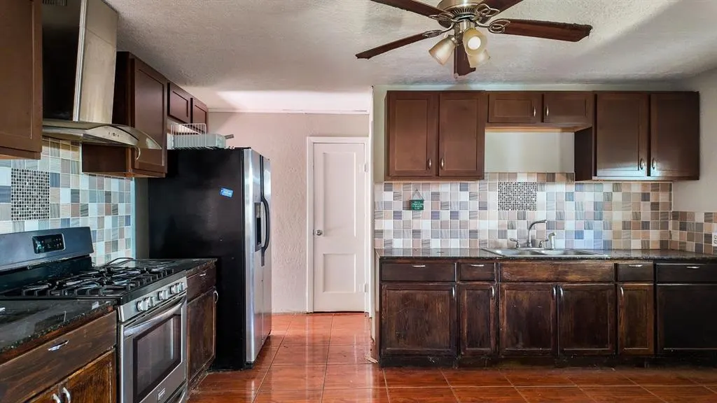 Photo 8 — 616 S 11th Street, Clinton, OK 73601