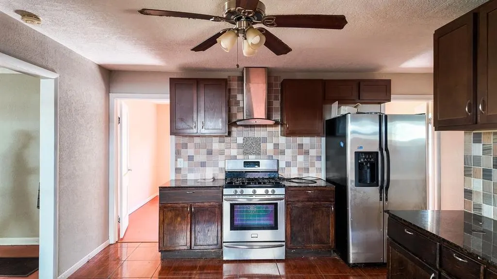 Photo 10 — 616 S 11th Street, Clinton, OK 73601