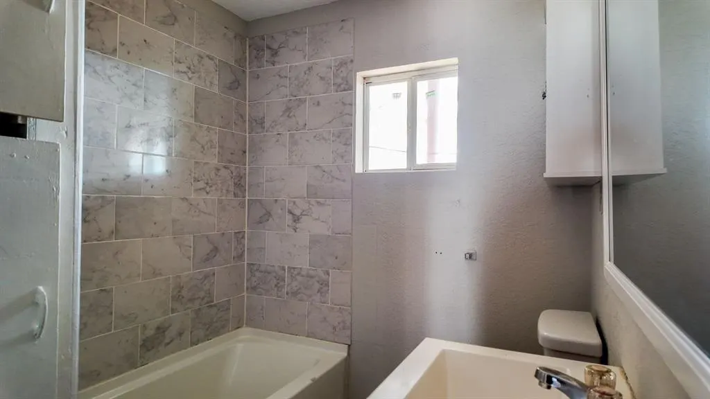 Photo 11 — 616 S 11th Street, Clinton, OK 73601