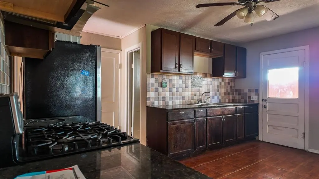 Photo 15 — 616 S 11th Street, Clinton, OK 73601