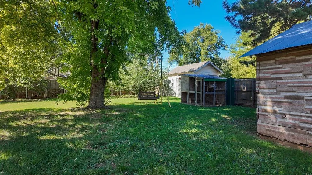 Photo 21 — 616 S 11th Street, Clinton, OK 73601
