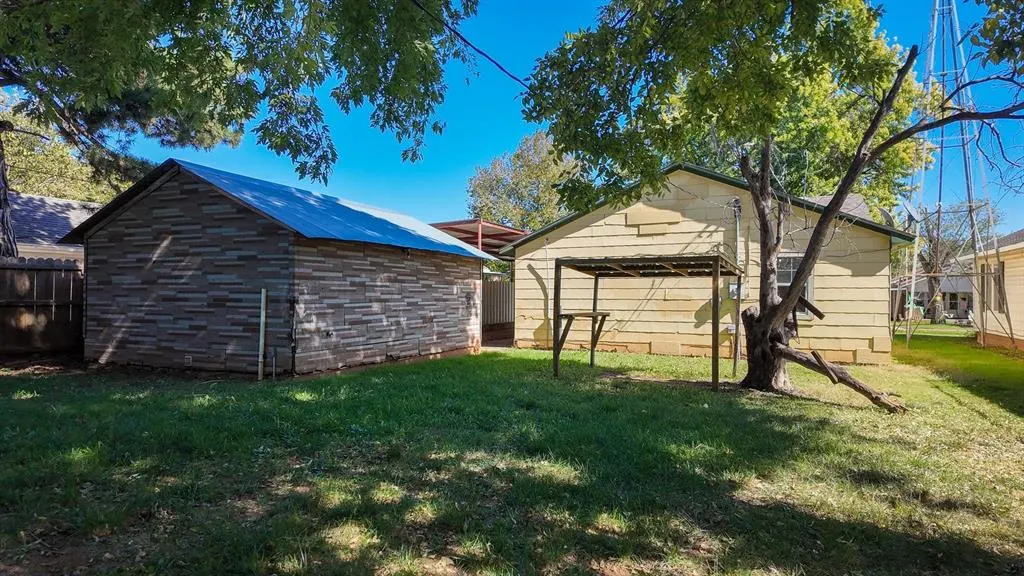 Photo 22 — 616 S 11th Street, Clinton, OK 73601