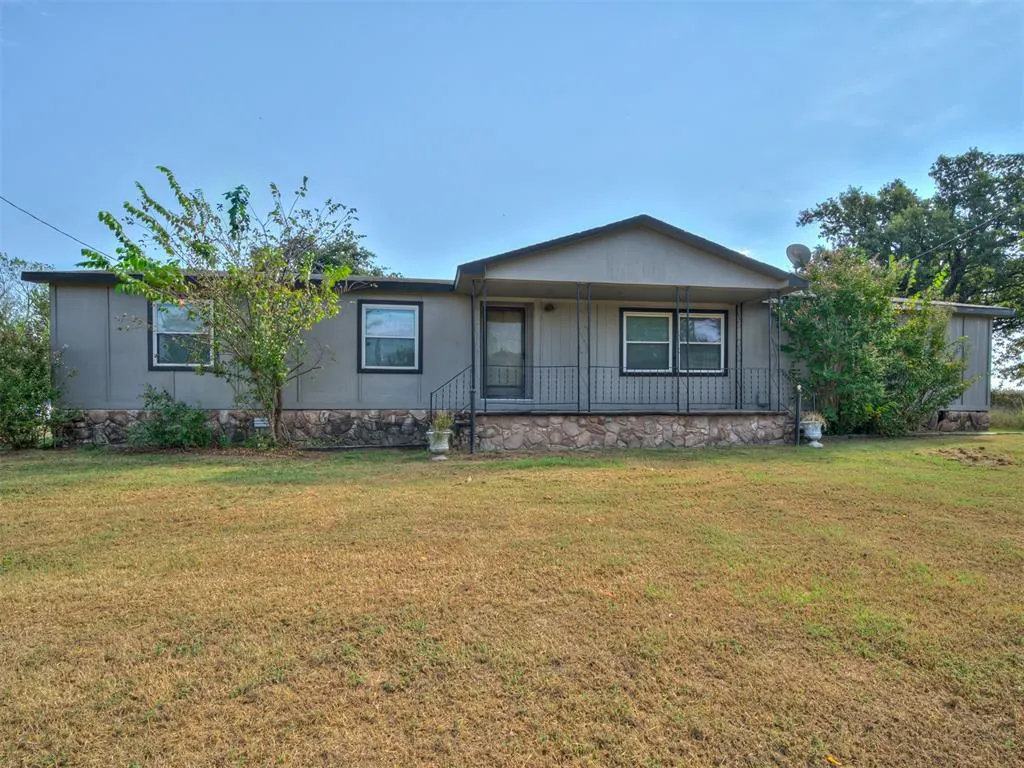 Photo 2 — 1924 S Harrah Road, Harrah, OK 73045