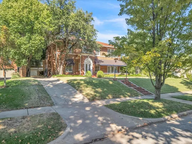 Photo 2 — 301 NW 17th Street, Oklahoma City, OK 73103