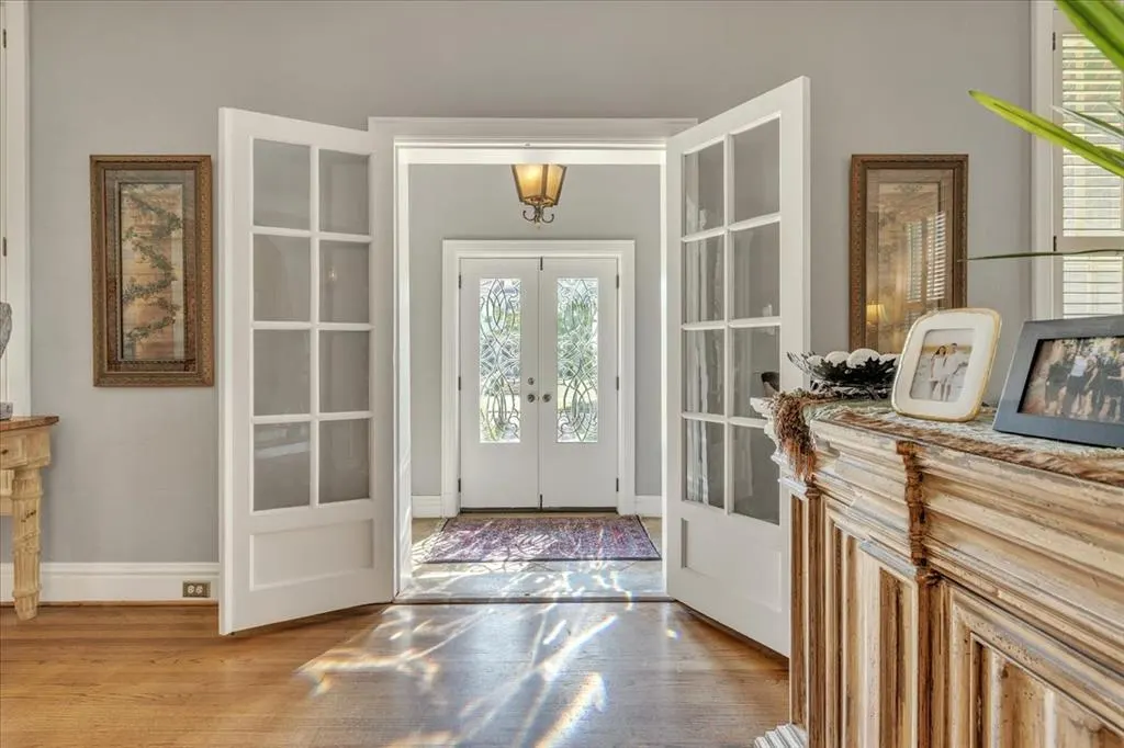 Photo 4 — 301 NW 17th Street, Oklahoma City, OK 73103