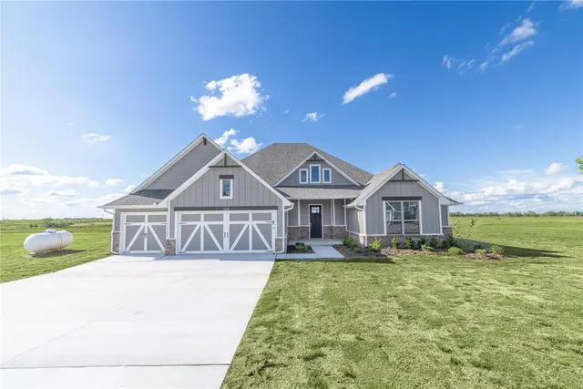 Photo 2 — 12340 Alfalfa Lane, Cashion, OK 73044