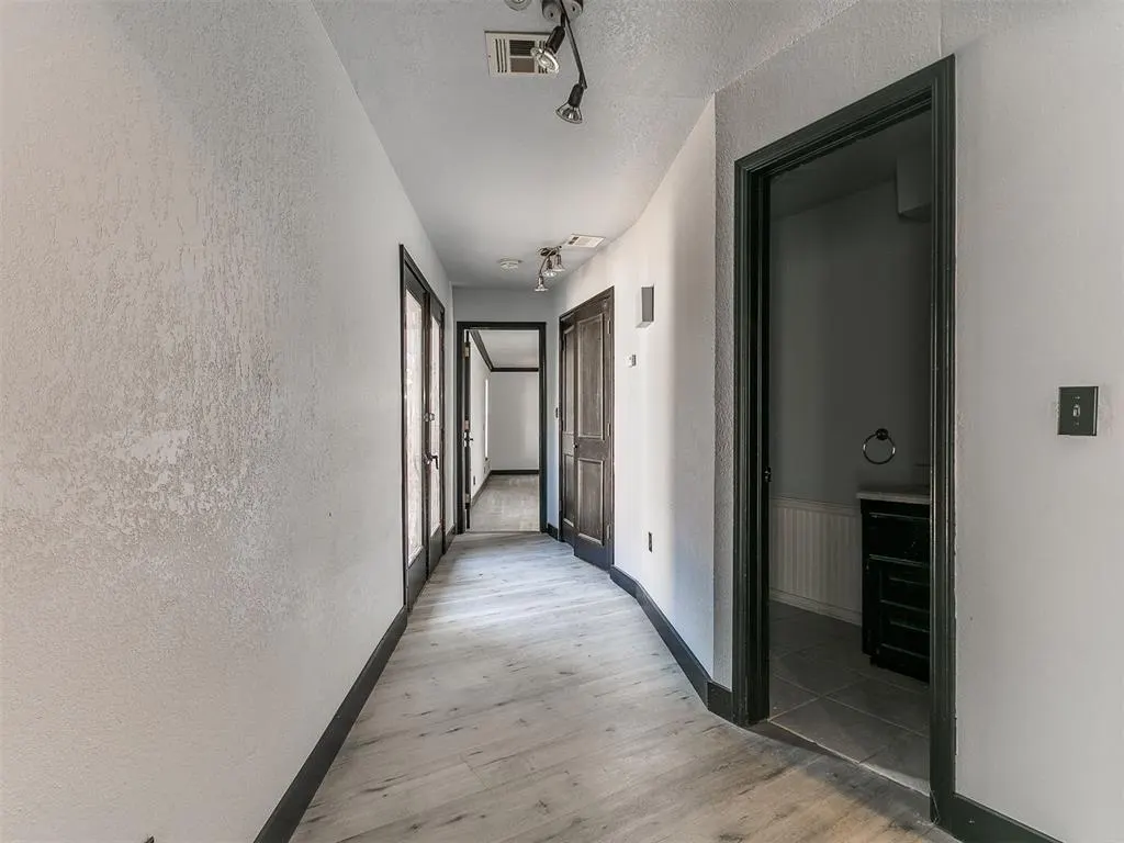 Photo 3 — 6208 W Gun Hill Way, Warr Acres, OK 73132