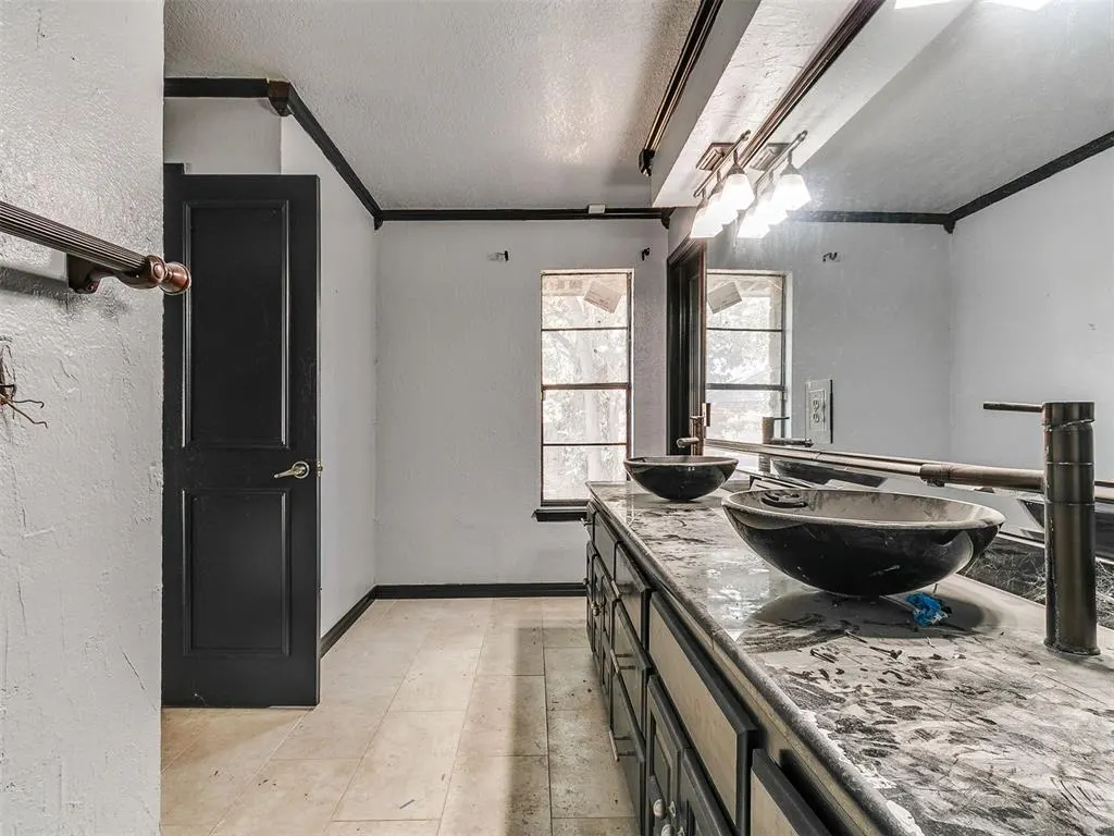 Photo 9 — 6208 W Gun Hill Way, Warr Acres, OK 73132