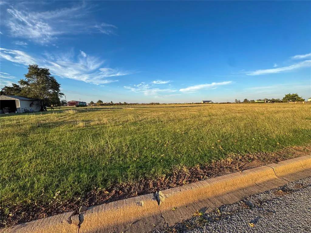 Photo 2 — E 1st Street, Leedey, OK 73654