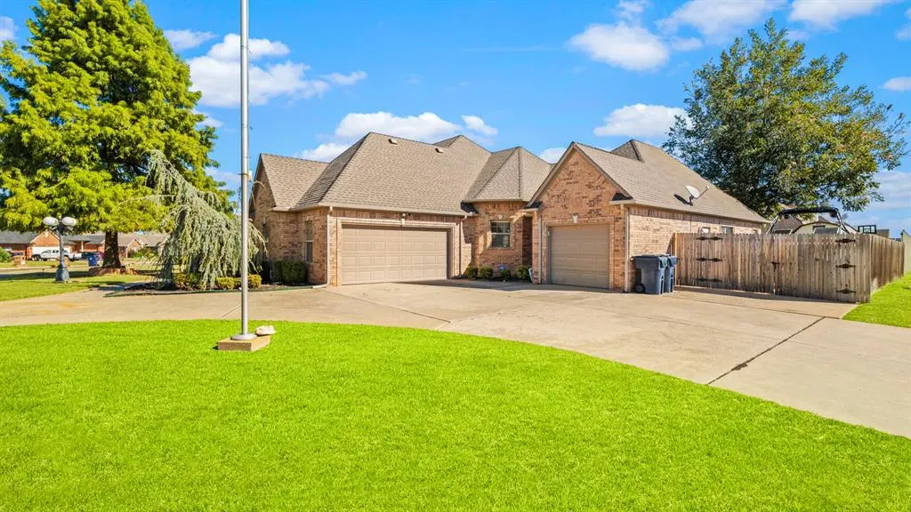 Photo 2 — 9604 Honeysuckle Road, Oklahoma City, OK 73159