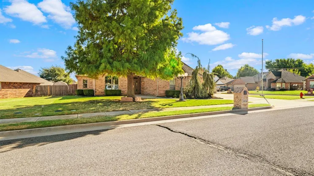 Photo 11 — 9604 Honeysuckle Road, Oklahoma City, OK 73159