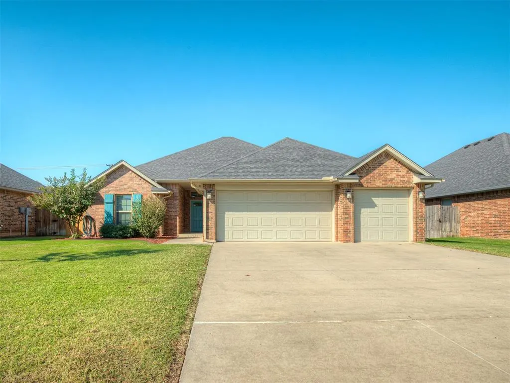 Photo 2 — 9921 Rockwell Terrace, Oklahoma City, OK 73162